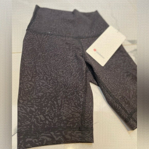 lululemon athletica Pants - NWT LULULEMON Wunder Train HR Short 8" Size 0